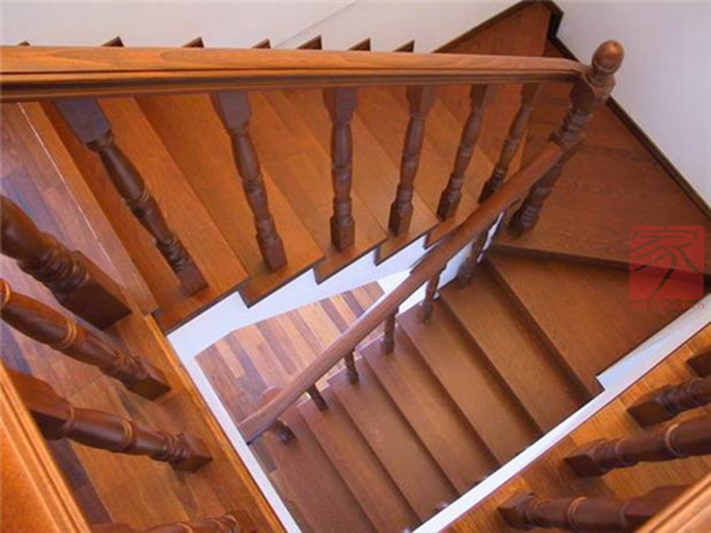 楼梯木扶手设计方案实例及木楼梯怎样维护保养？